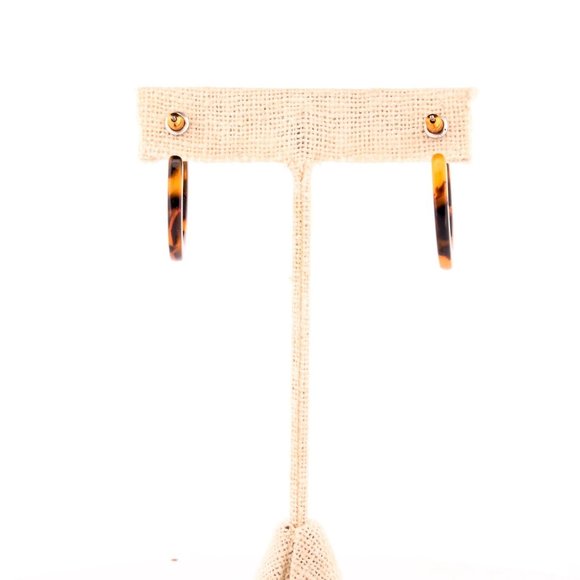 MINIMALIST TORTOISE Resin Hoop Earrings - Picture 5 of 8